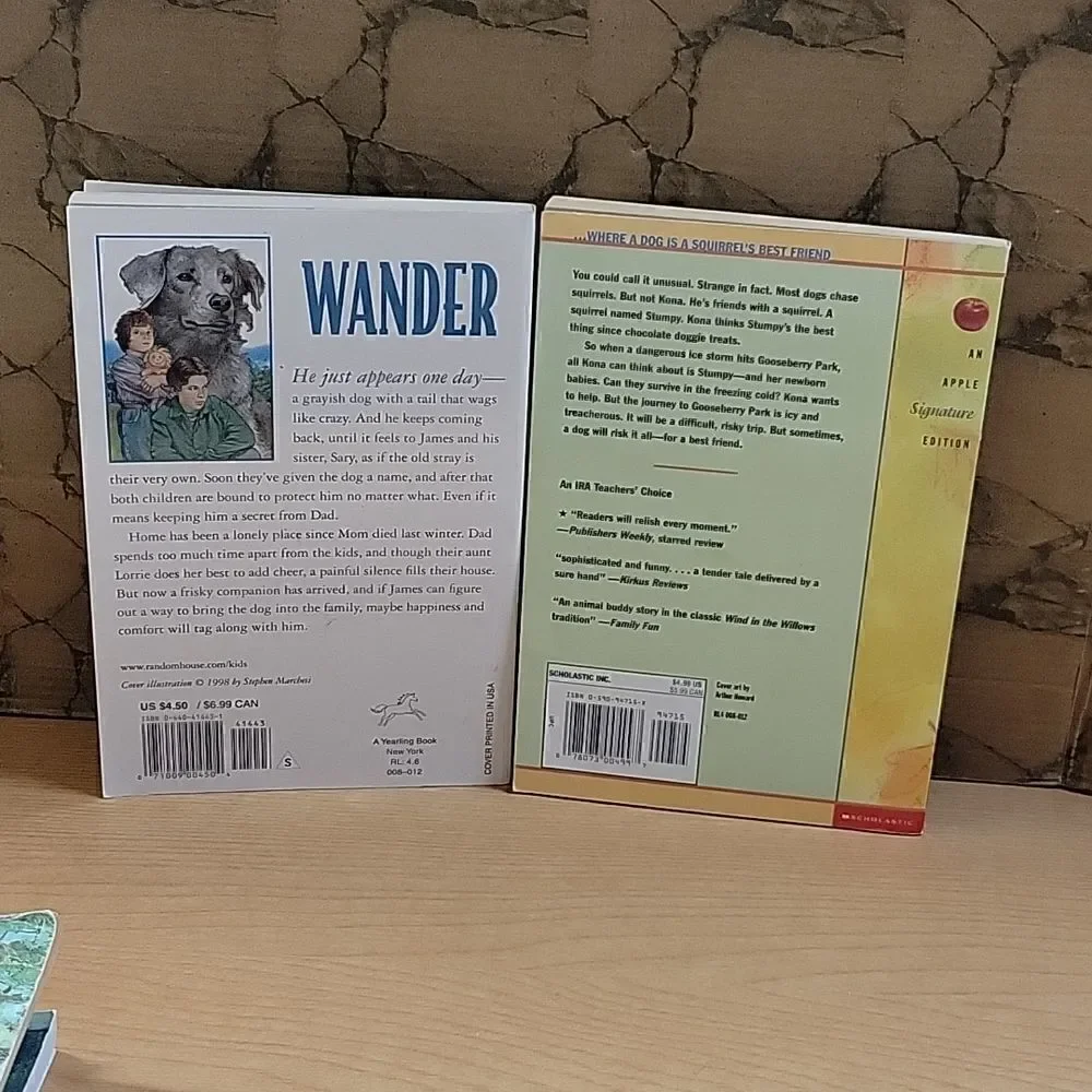 ‎8 paperback books about dogs.